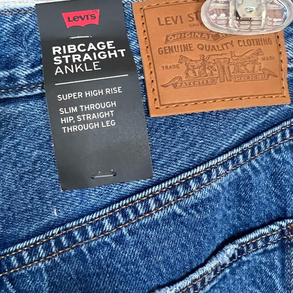 Levi’s Ribcage Straight Ankle Jeans for Women - Picture 7 of 7